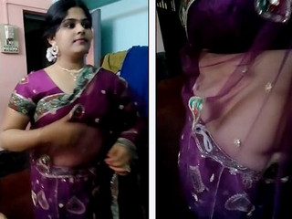 Chubby desi bhabhi wearing saree