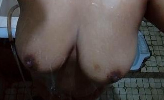 Desi babe dripping water on her boobs