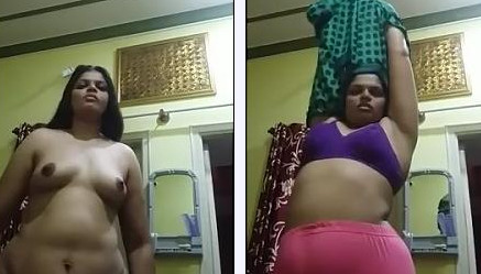 Desi aunty showing off sexy figure