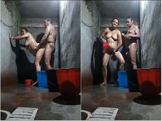 Today Exclusive- Desi mature Couple Fucked In BathRoom
