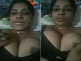 Today Exclusive-Horny Desi Bhabhi Play With Boobs