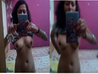 Today Exclusive-Cute Desi Girl Nude Selfie