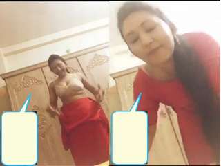 Today Exclusive-Desi Girl Showing Her Boobs on Video call