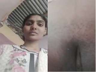 Today Exclusive-Village Girl Showing Her Pussy