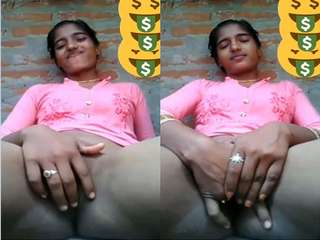 Today Exclusive- Horny Desi Girl Fingerring On Video Call