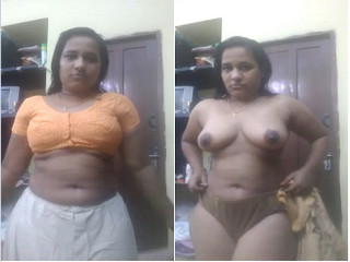 Exclusive- Sexy look Indian Bhabhi Strip her Cloths and Showing Her Boobs and Pussy