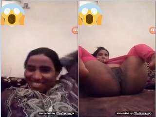 Today Exclusive -Horny Bhabhi Showing Her Pussy