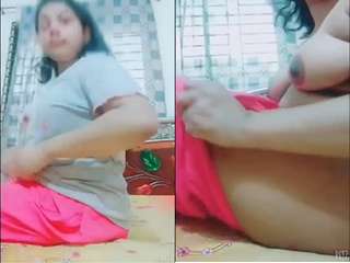 Today Exclusive-Horny Desi Girl Strip her Cloths and Showing Nude Body