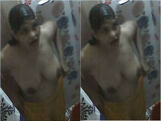 Today Exclusive-Sexy Bhabhi Bathing Record By Hidden Cam