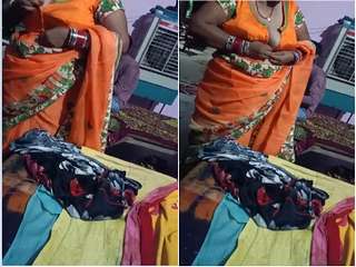 Today Exclusive- Desi Bhabhi  Changing Cloths