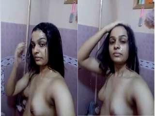 Today Exclusive- Hot Desi Girl Record her Bathing Selfie