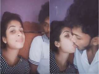 Today Exclusive- Desi Lankan Lover Kissing