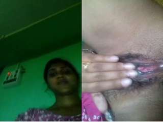 Today Exclusive- Desi Girl Record Her Fingerring Video