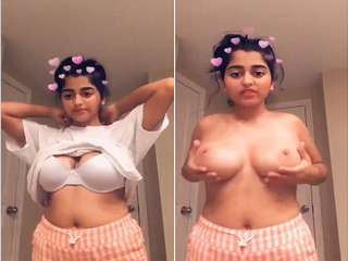 Today Exclusive- Cute Nri Girl Showing Her Big Boobs