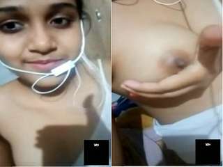 Today Exclusive- Cute Desi Girl Showing Her Boobs