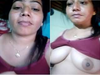 Today Exclusive- Horny Bhabhi Showing Her Boobs and Wet Pussy