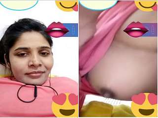 Today Exclusive- Sexy Desi Girl Showing Her Boobs part 1