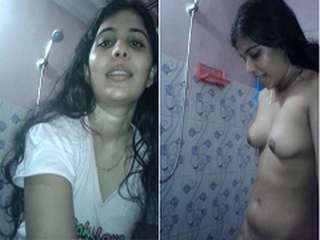 Today Exclusive- Sexy Girl Record her Bathing Video For Lover