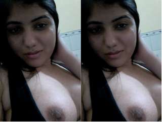 Today Exclusive- Hot Desi Girl Showing Boob