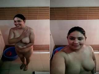 Today Exclusive-Sexy Bhabhi Record Her Bathing