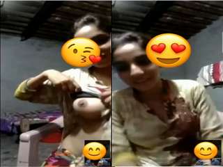 Today Exclusive- Cute Paki Girl Showing Her Boobs