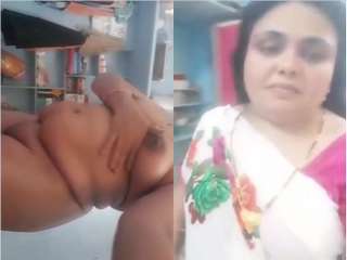 Today Exclusive-Horny Desi Bhabhi Record Nude Video For Lover