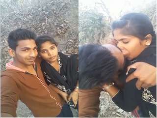 Today Exclusive- Desi Lover OutDoor Romance and Kissing