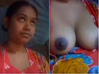Today Exclusive- Desi Girl Showing her Boobs and Pussy