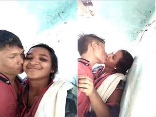 Today Exclusive- Desi Lover Record Kissing Selfie