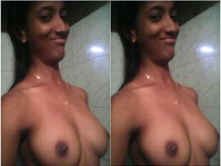 Today Exclusive- Cute Desi Girl Record Her Nude Selfie