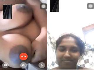 Today Exclusive- Lankan Wife Showing Her Boobs and Pussy on Video call