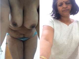 Exclusive- Horny Mature Bhabhi Showing Her Boobs and Pussy