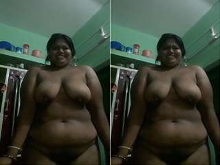 Today Exclusive-Desi Bhabhi Record Her Nude Video
