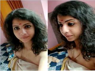 Today Exclusive- Sexy Tamil Girl Record Selfie For Lover