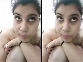 Today Exclusive- Cute Desi Girl Record Her bathing Video For Lover