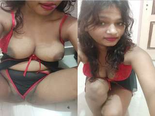 Today Exclusive- Sarkia bathing With Friend and Enjoying