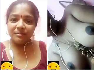 Today Exclusive-Tamil Bhabhi Showing boobs On Video Call