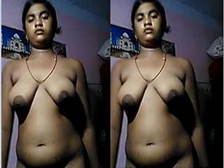 Today Exclusive- Desi Girl Record her Nude Video For Lover