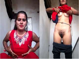 Today Exclusive- Desi Bhabhi Showing Her Boobs and Pussy