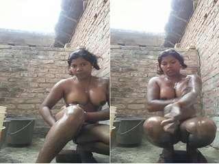 Today Exclusive-Desi Village Girl OutDoor Bathing Part 1