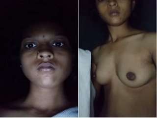 Today Exclusive-Cute Tamil Girl Showing Her Boobs and Pussy