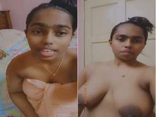 Today Exclusive- Cute Tamil Girl Showing Boobs