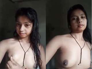 Today Exclusive- Cute Desi Girl Record her Nude Selfie