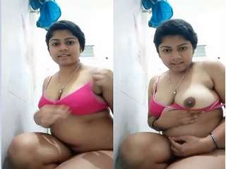 Today Exclusive- Sexy Desi Bhabhi Showing Her Boobs and Pussy