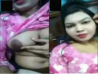 Today Exclusive- Desi Village Girl Showing Her Boobs on Video Call