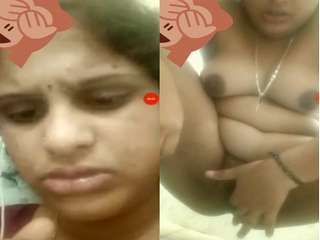 Today Exclusive – Horny Desi Bhabhi Showing Fingering On Video Call Part 2