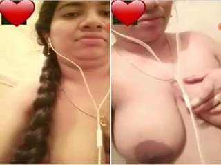 Today Exclusive- Sexy Desi Girl Showing her Nude Body On Video Call