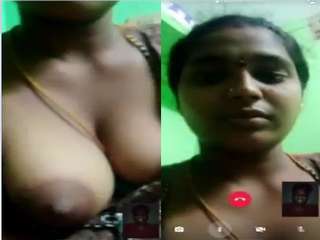 Today Exclusive- Tamil Bhabhi Showing her Boobs