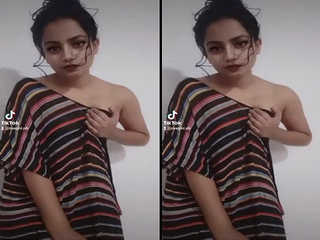Today Exclusive – Cute Desi Girl Showing Her Boobs Part 1
