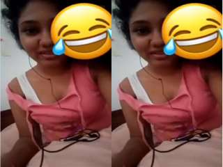 Today Exclusive- Cute Lankan Girl Showing her Boobs On Video Call